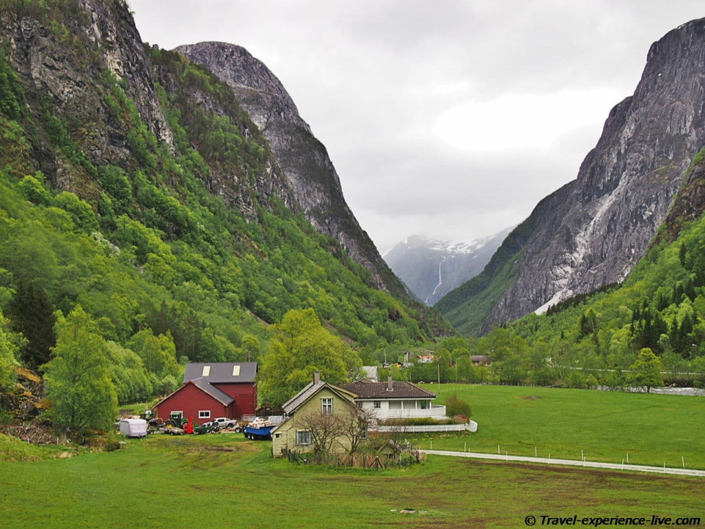 House and mountains in Norway.