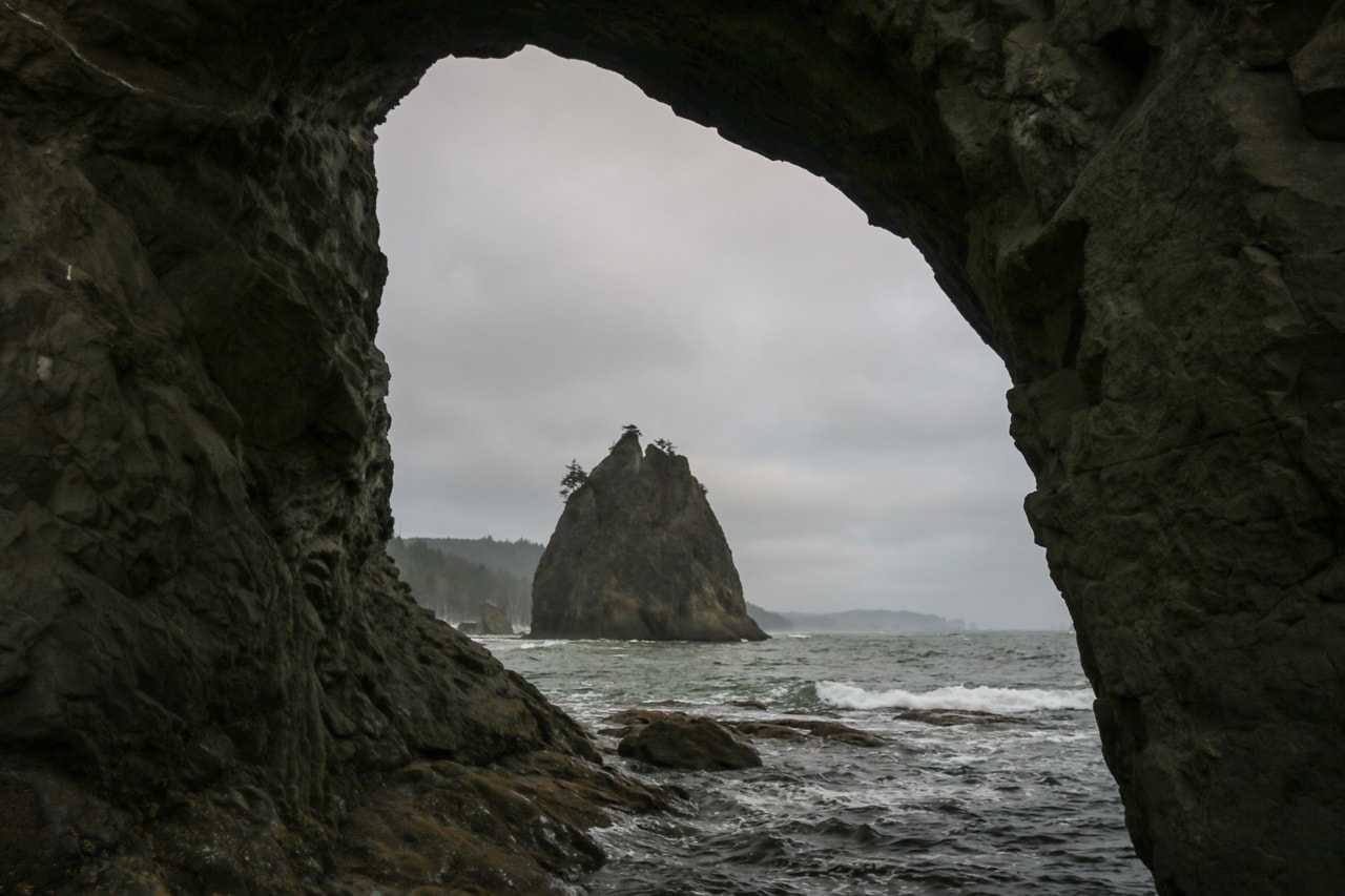 Hole-in-the-Wall on Rialto Beach, Photos of Olympic National Park, Washington