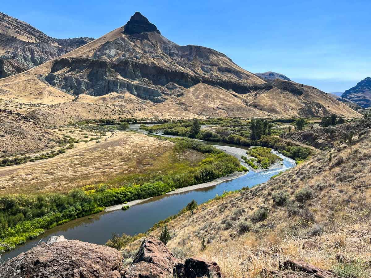 Sheep Rock Overlook Trail at Sheep Rock in John Day Fossil Beds National Monument