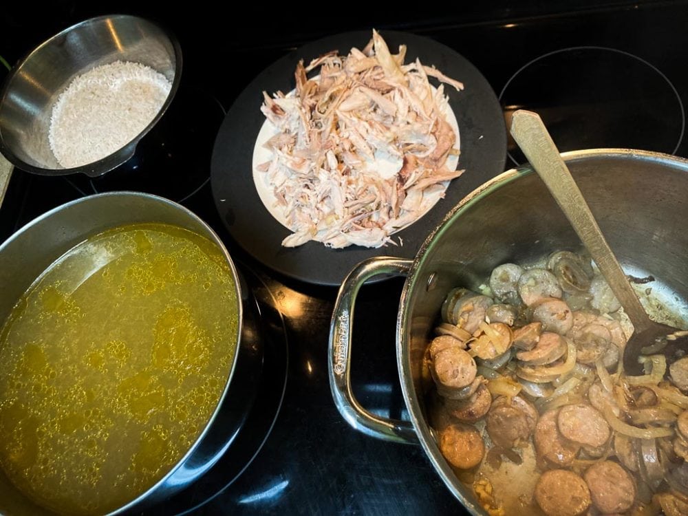 Main ingredients of South Carolina chicken bog