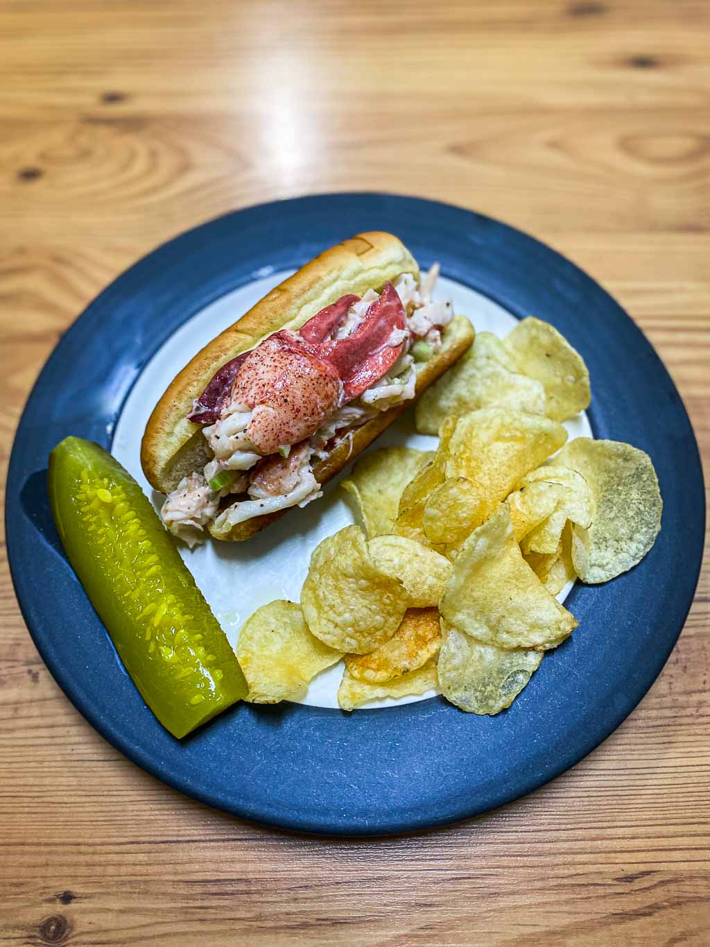 Maine lobster roll with kettle chips and pickle