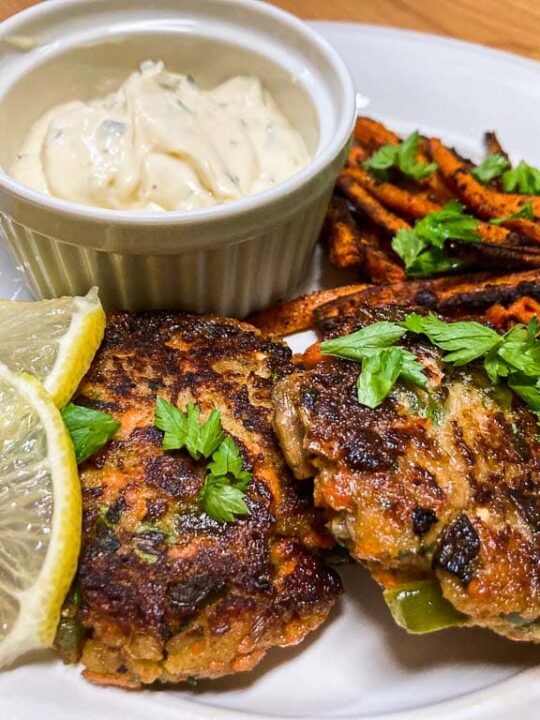 Salmon cakes recipe and garlic aioli