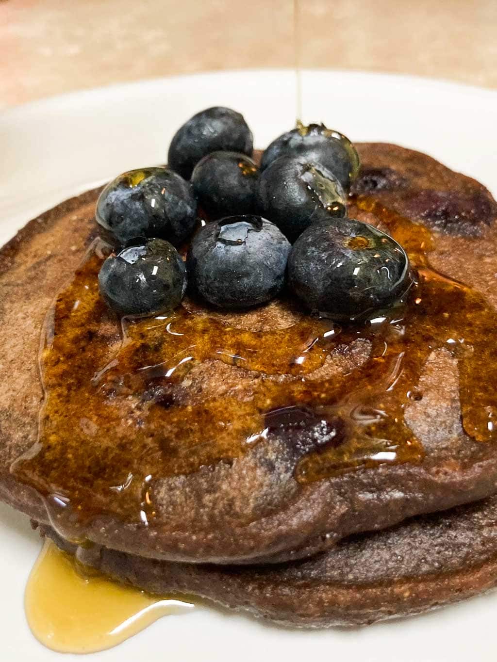 https://www.travel-experience-live.com/wp-content/uploads/2022/03/Wild-rice-pancakes-with-blueberries-and-maple-syrup-drizzle-recipe.jpg?x58602